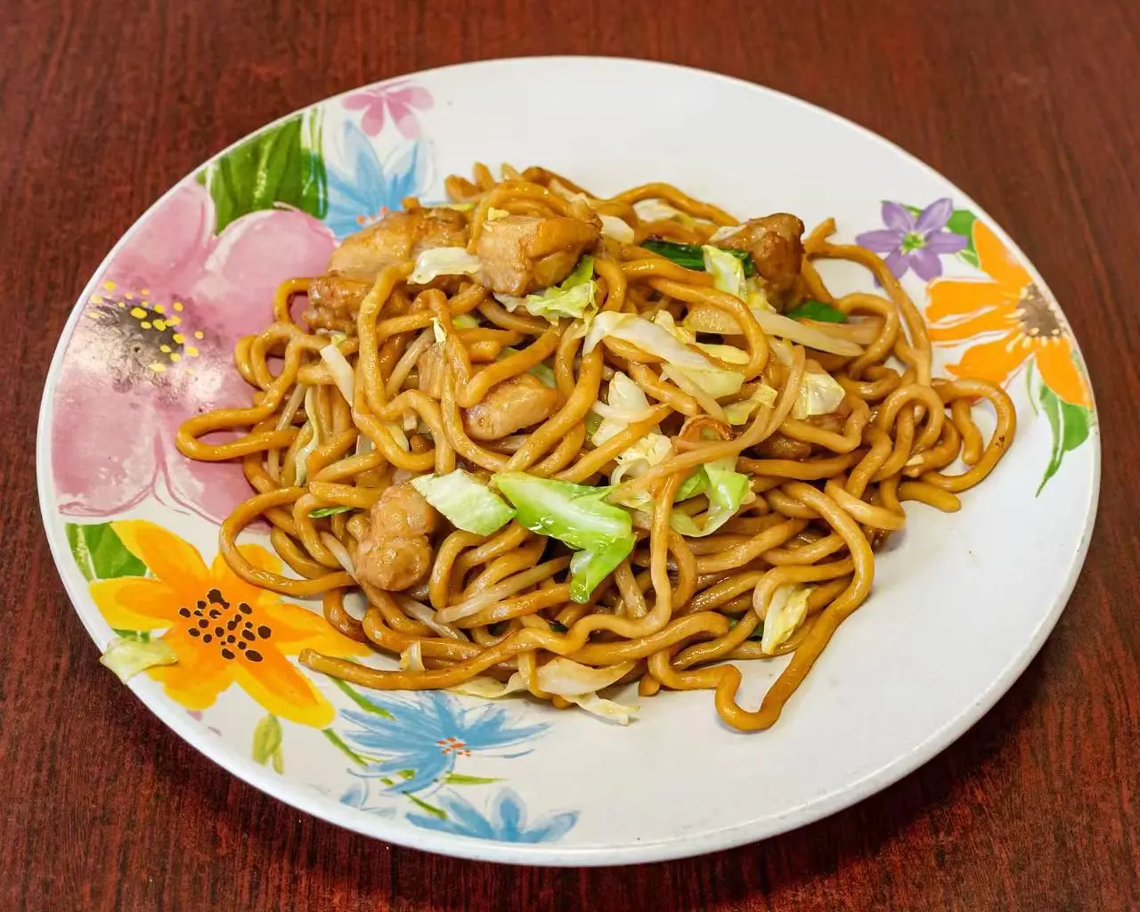 A plate of chicken chow mein, featuring stir - fried noodles with vegetables and chicken, in a decorative plate at Uncle Yu Restaurant，a Chinese Restaurant in Union City
